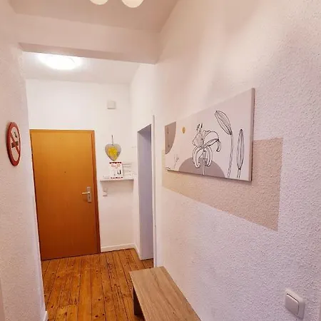 Elena Flat Lilie, Zentrum Centro Westfield